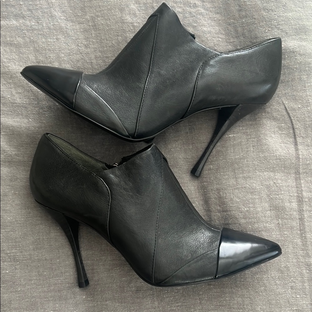 Tory Burch Black Heeled Boots with Sleek Design